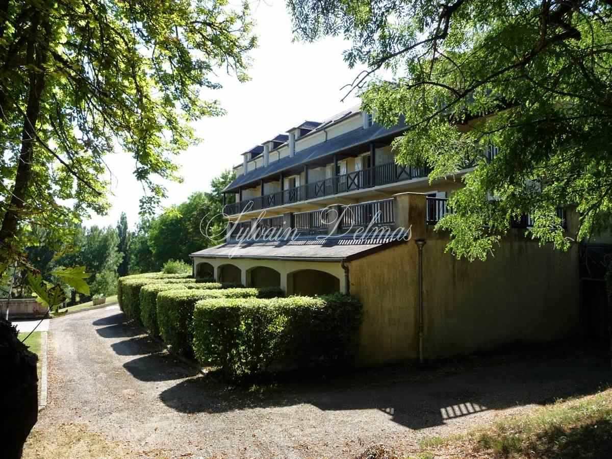 Château directoire de 42 chambres au cœur de la Dordogne