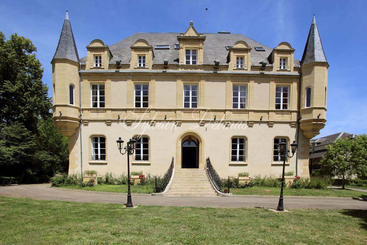 Château directoire de 42 chambres au cœur de la Dordogne