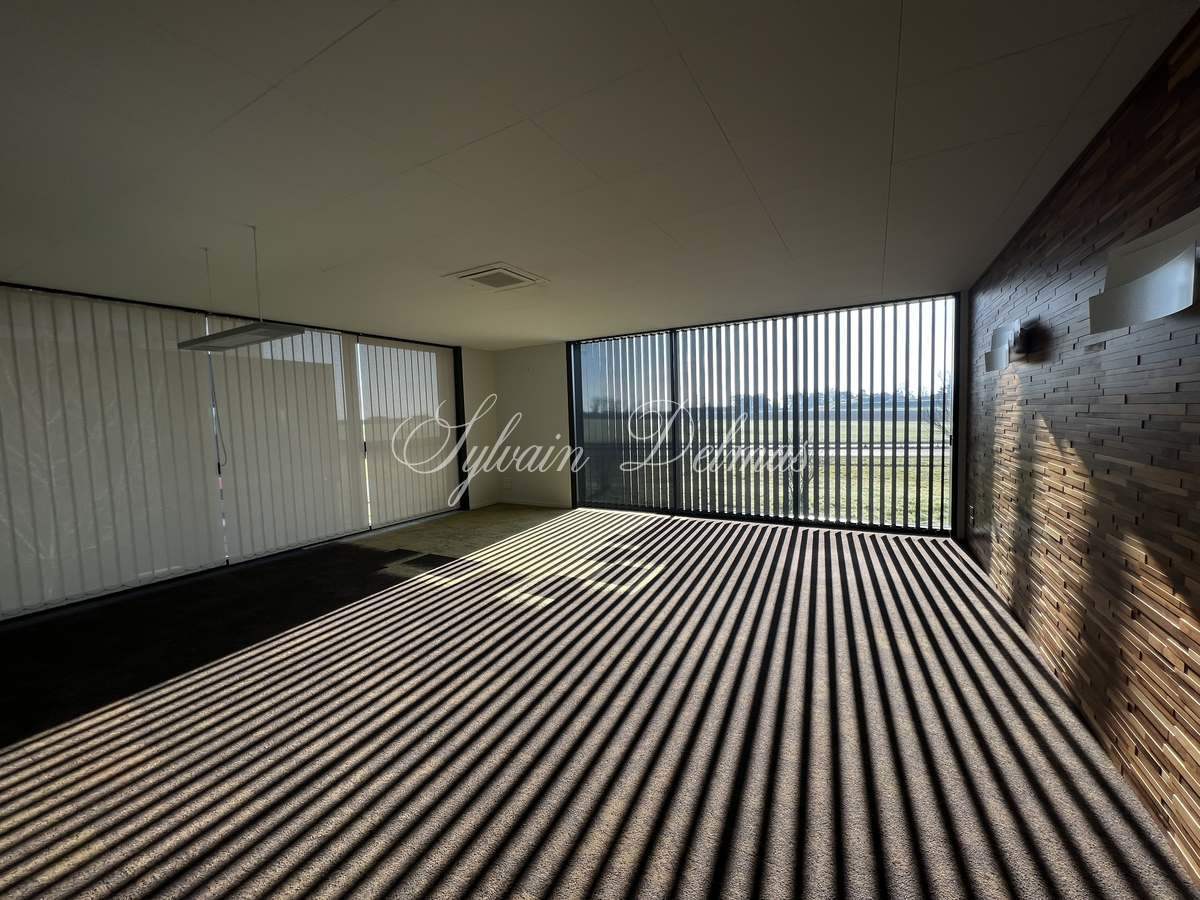OPPORTUNITE Locaux bureaux et stockage TOURS, 3500 M², terrain 5000 M², Parking 100 places EMPLACEMENT N°1