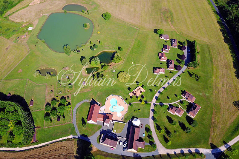 Domaine — Complexe hôtelier 14 gites 47 CH centre de vacances proche de Périgueux.