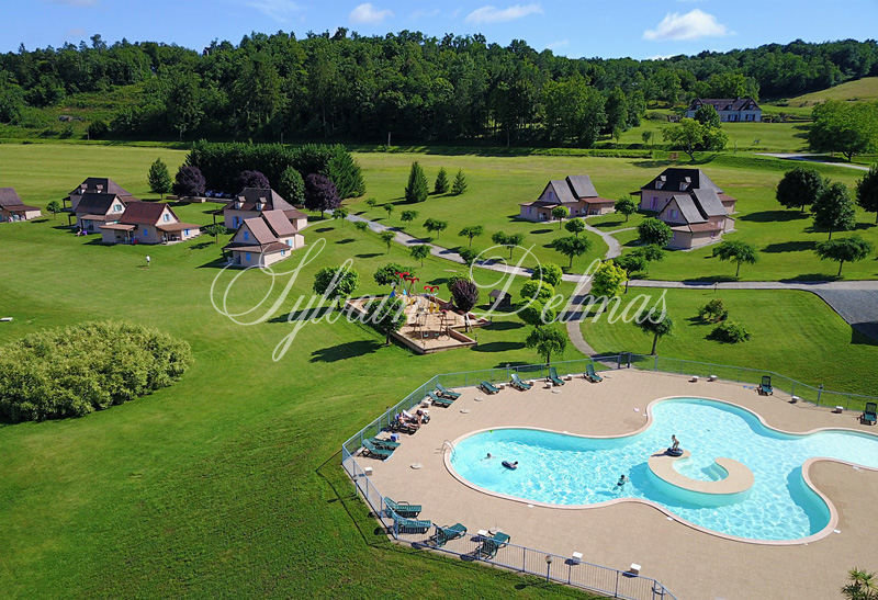Domaine — Complexe hôtelier 14 gites 47 CH centre de vacances proche de Périgueux.