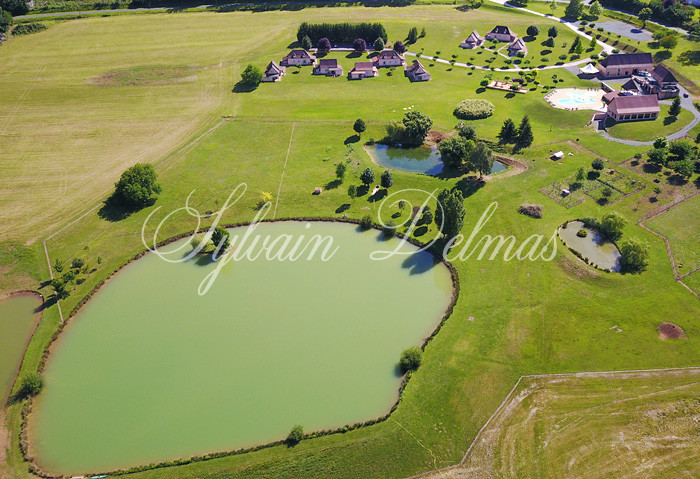 Domaine — Complexe hôtelier 14 gites 47 CH centre de vacances proche de Périgueux.