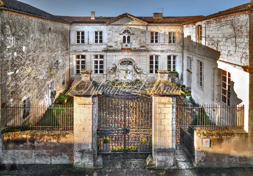 Château — Exceptionnel Manoir XVIII° plein centre entre Bergerac et Marmande