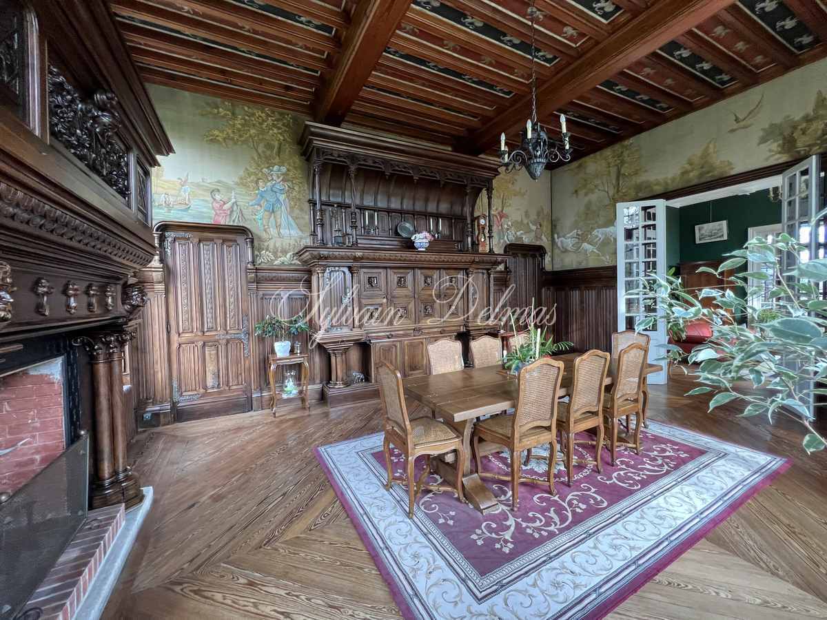 Château 1890 dans la Vienne avec nombreuses dépendances et box à chevaux sur 25 hectares