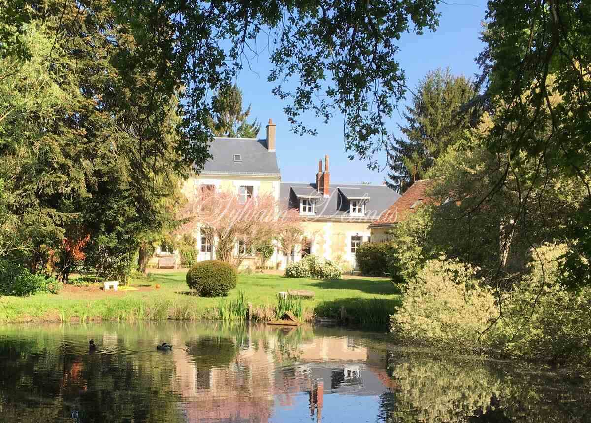 Manoir — A VENDRE à quelques kilomètres de Tours centre, authentique propriété du XIX°
