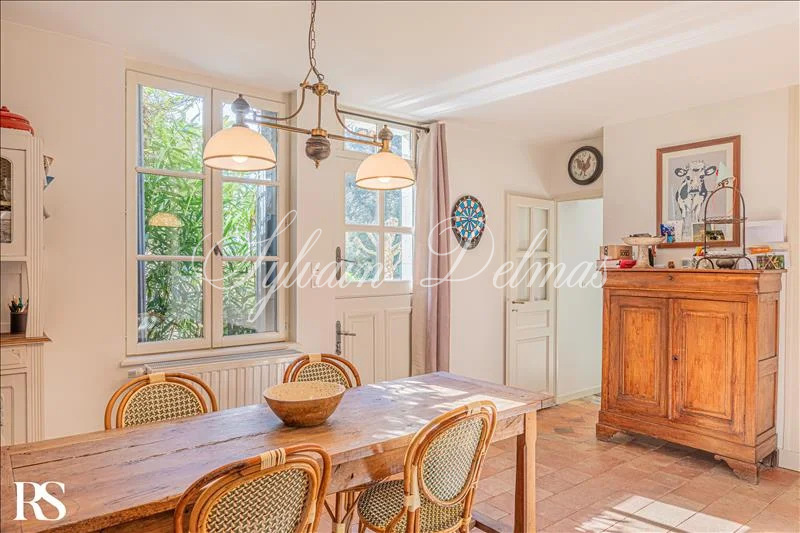 Manoir — A VENDRE  à quelques kilomètres de Tours centre, authentique propriété du XIX°