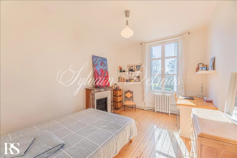 Manoir — A VENDRE  à quelques kilomètres de Tours centre, authentique propriété du XIX°