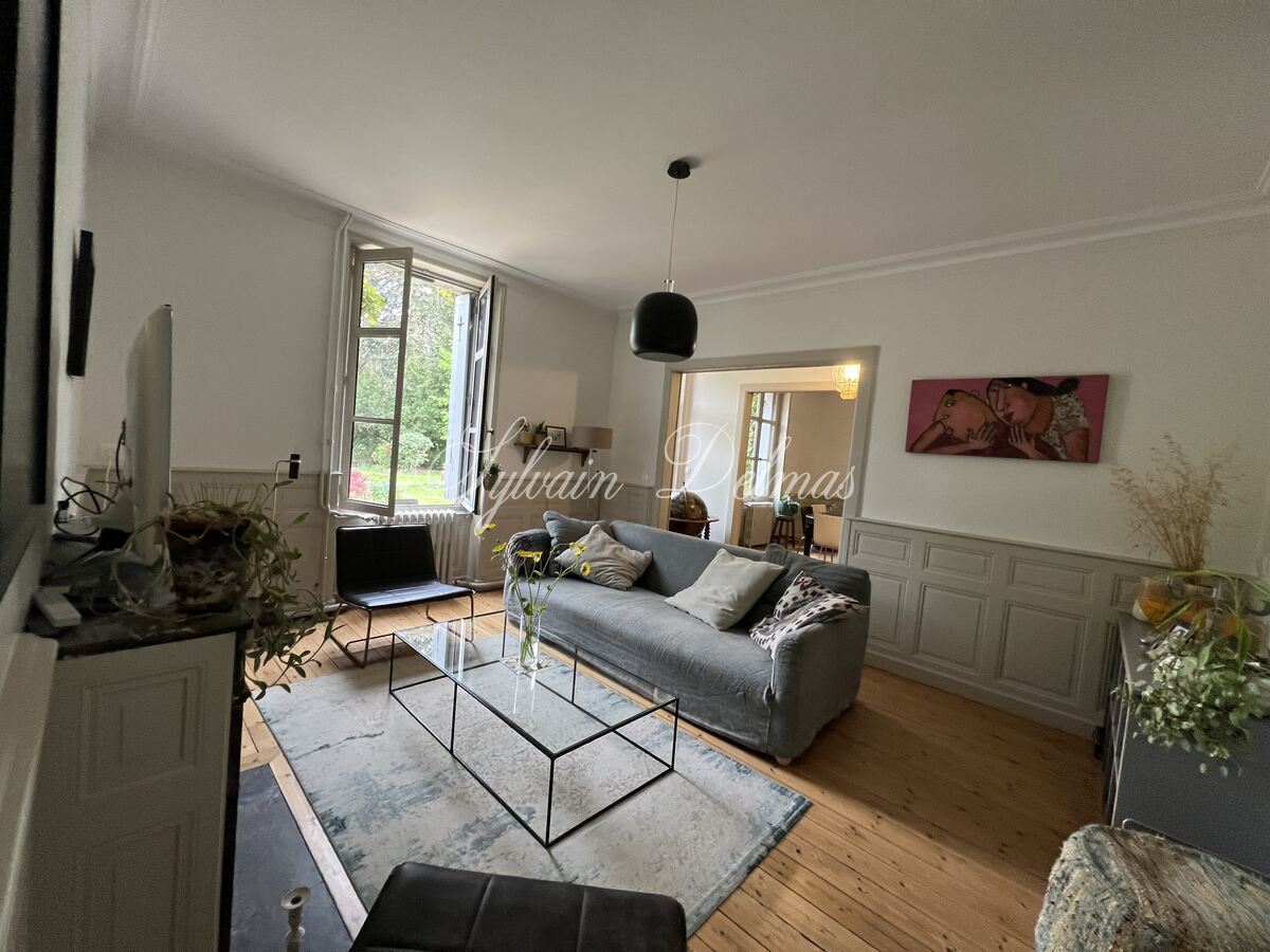 Manoir — A VENDRE  à quelques kilomètres de Tours centre, authentique propriété du XIX°