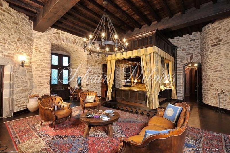 Périgord a vendre exceptionnel Château Médiéval du XIIème siècle sur 170ha