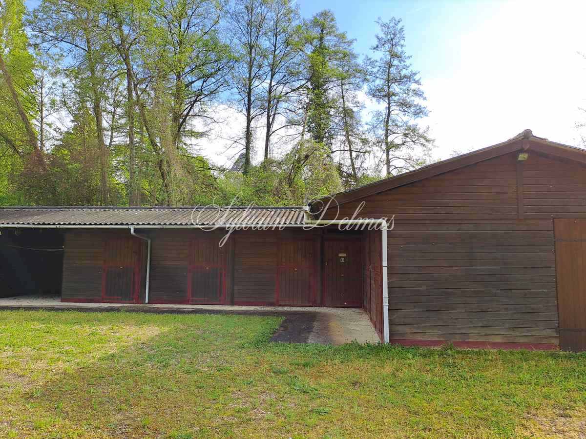 A VENDRE Château totalement restauré prévu pour un hôtel 4/5 *