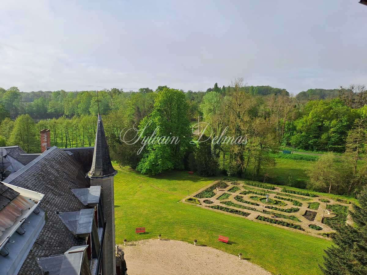 A VENDRE Château totalement restauré prévu pour un hôtel 4/5 *