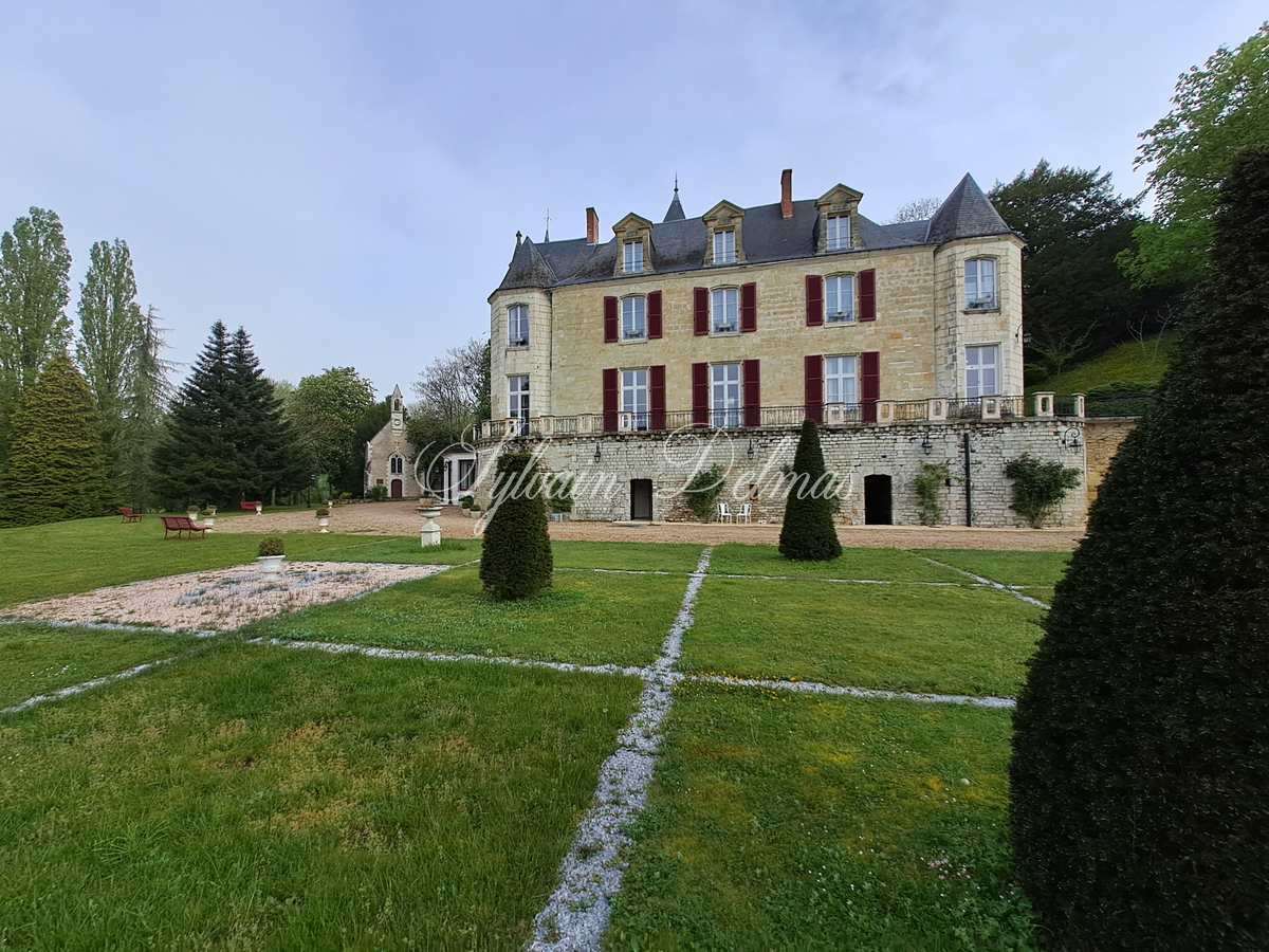 A VENDRE Château totalement restauré prévu pour un hôtel 4/5 *