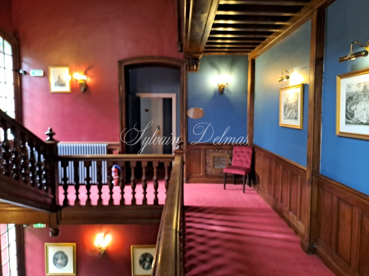 A VENDRE Château totalement restauré prévu pour un hôtel 4/5 *