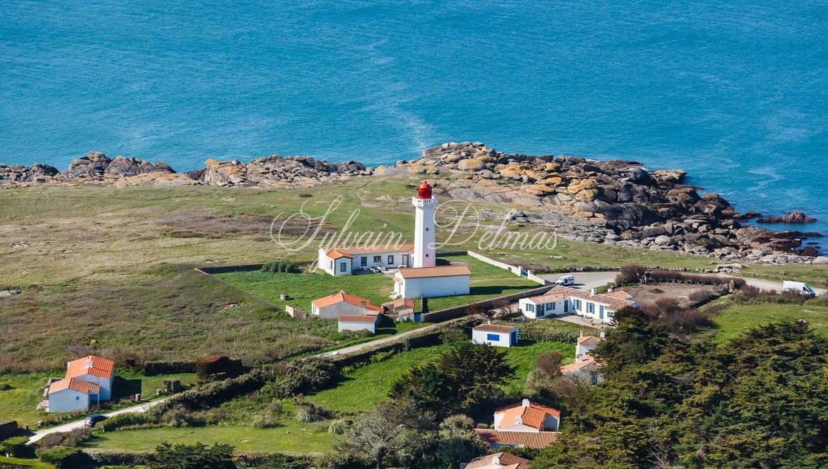 Emplacement unique en front de mer, ensemble immobilier avec fonds de commerce