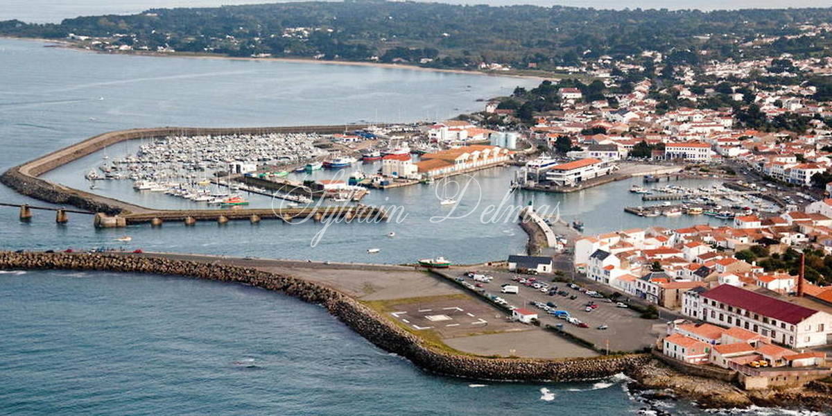 Emplacement unique en front de mer, ensemble immobilier avec fonds de commerce