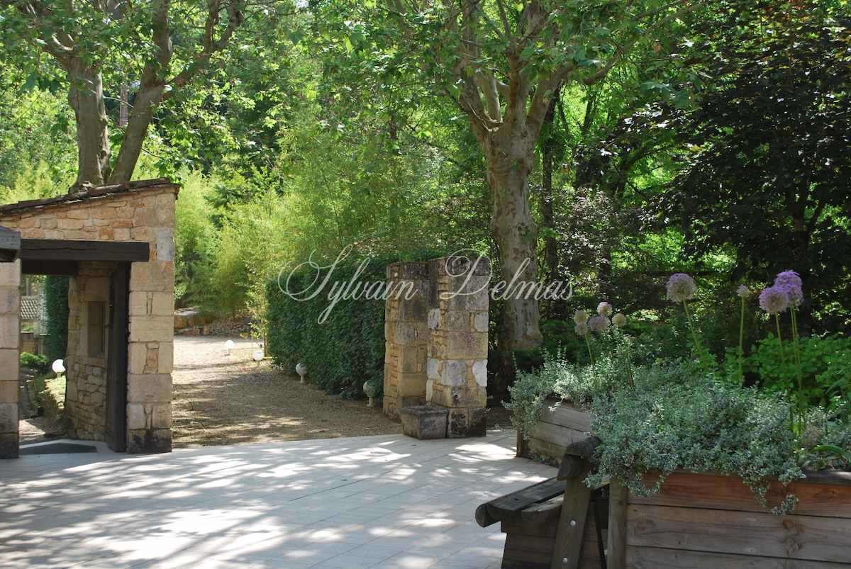 Domaine — A VENDRE Hôtel restaurant proche de Sarlat