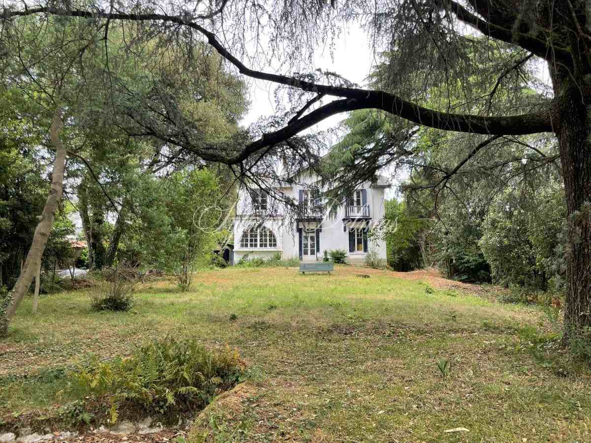 RARE - NANTES Quartier Tortière - Saint Donatien - Maison de Maître à rénover