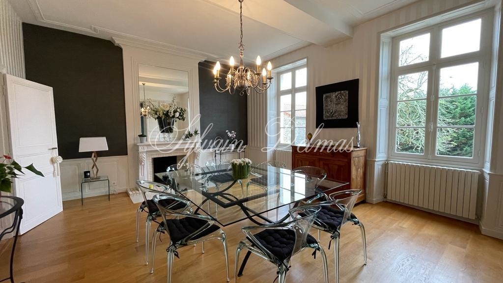 Château XIX° à vendre à 10 minutes du centre d'Angoulême