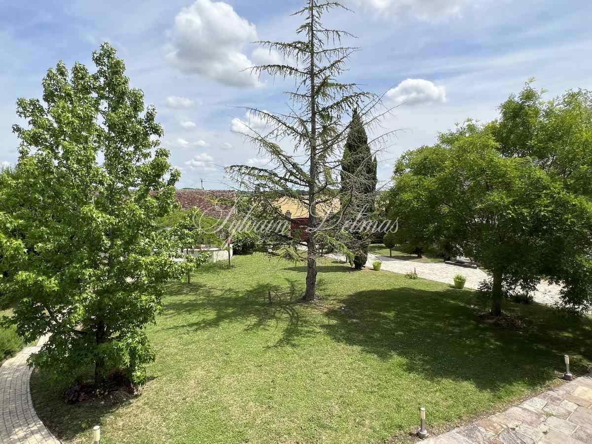 Domaine — Ensemble immobilier du XIX° gites, chambres d'hôtes, mobil home,