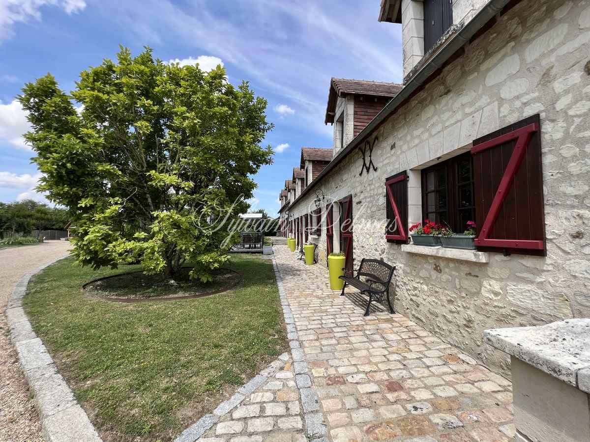 Domaine — Ensemble immobilier du XIX° gites, chambres d'hôtes, mobil home,