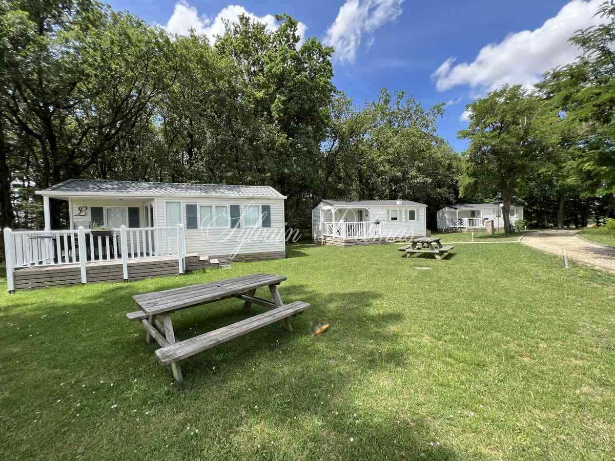Domaine — Ensemble immobilier du XIX° gites, chambres d'hôtes, mobil home,