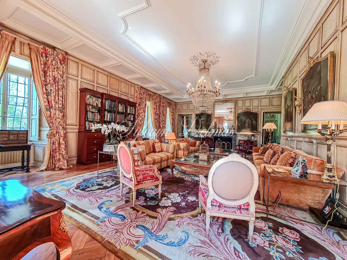Château — EXCEPTIONNEL ET UNIQUE A VENDRE CHATEAU SUR LE LAC LEMAN