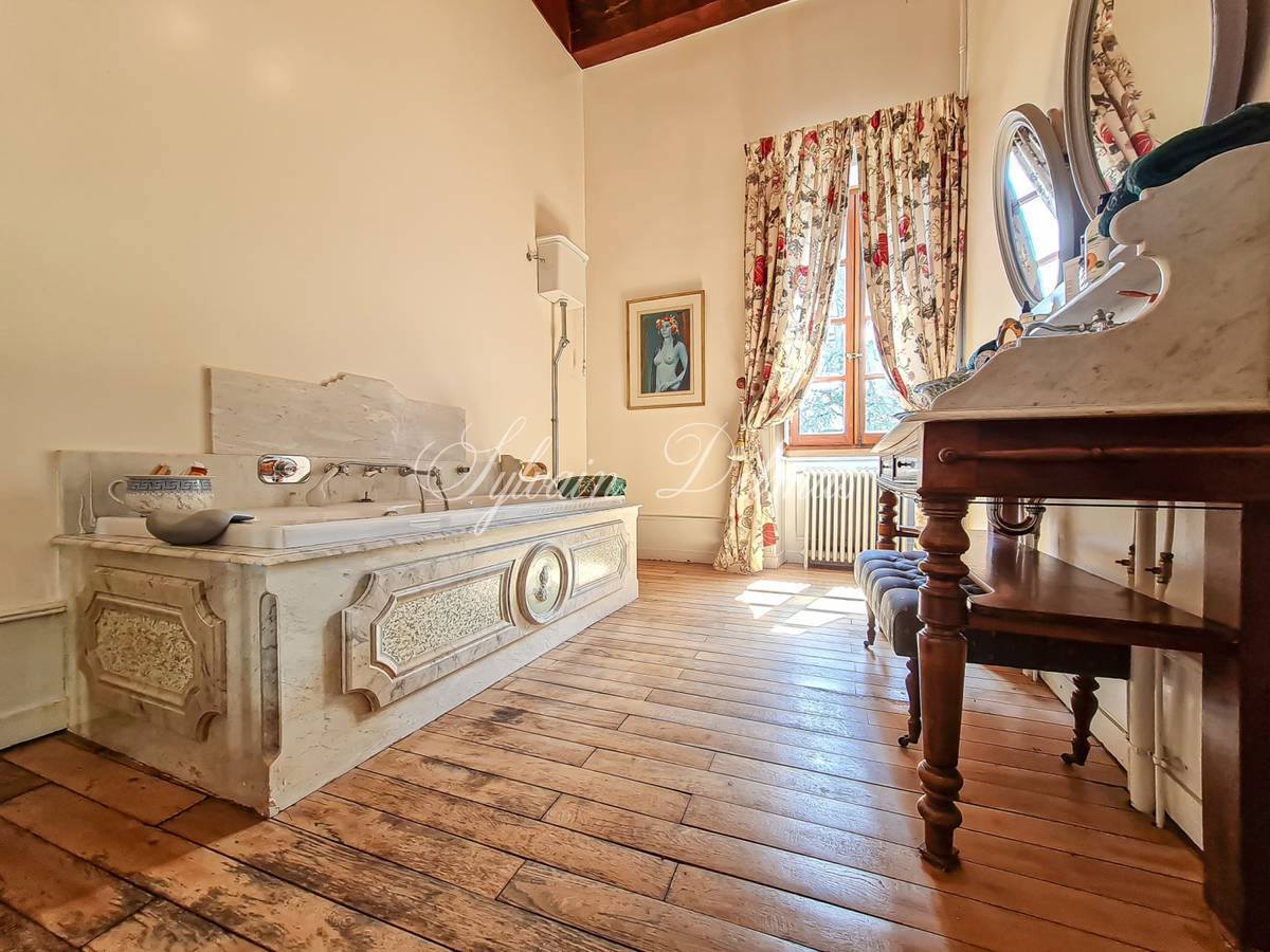 Château — EXCEPTIONNEL ET UNIQUE A VENDRE CHATEAU SUR LE LAC LEMAN