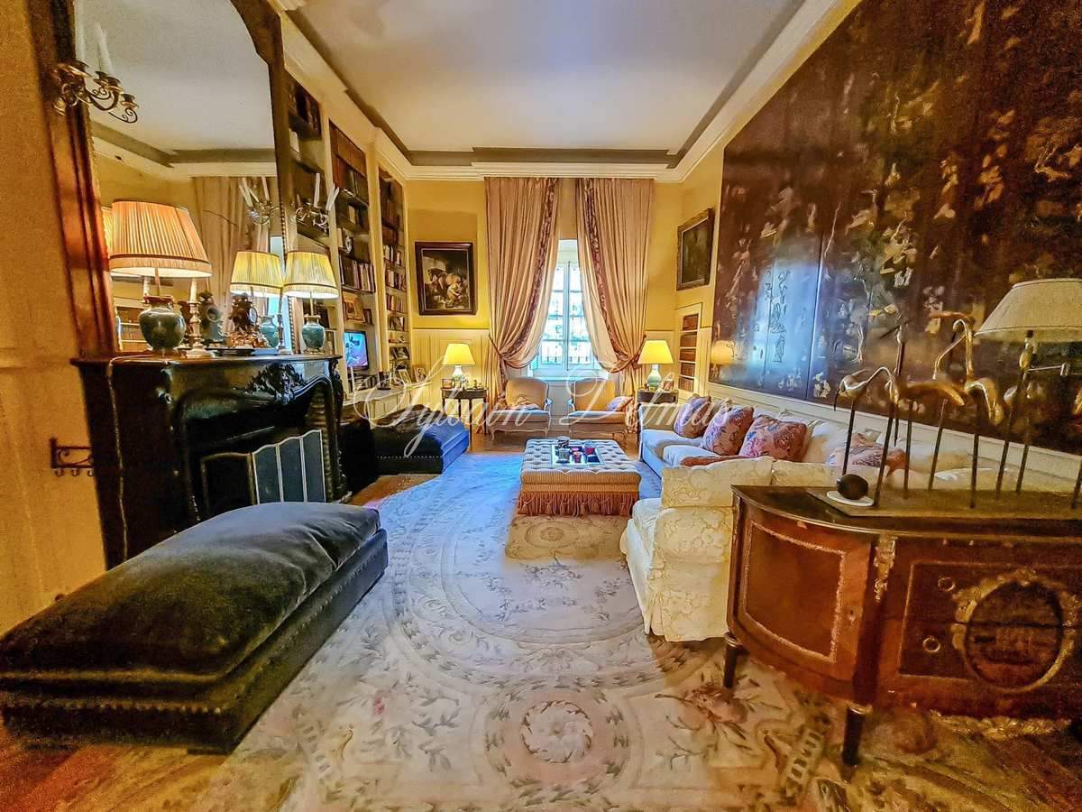 Château — EXCEPTIONNEL ET UNIQUE A VENDRE CHATEAU SUR LE LAC LEMAN