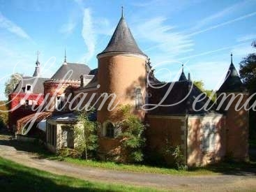 Château du XV° avec très nombreuses dépendances E.R.P. 300 personnes