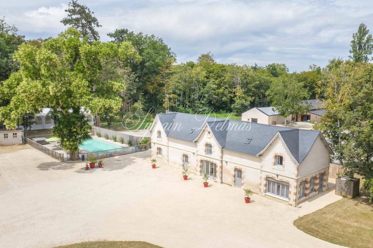 Château XIX° chambres d'hôtes et salle de réception 400M²