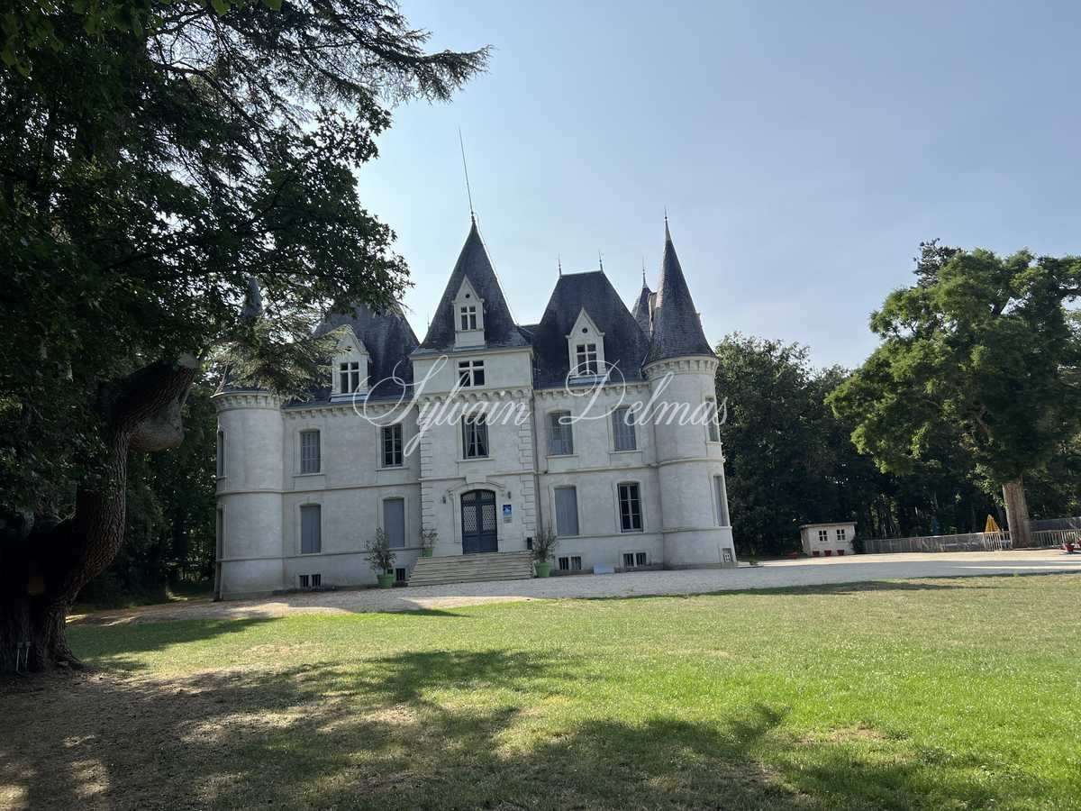 Château XIX° chambres d'hôtes et salle de réception 400M²