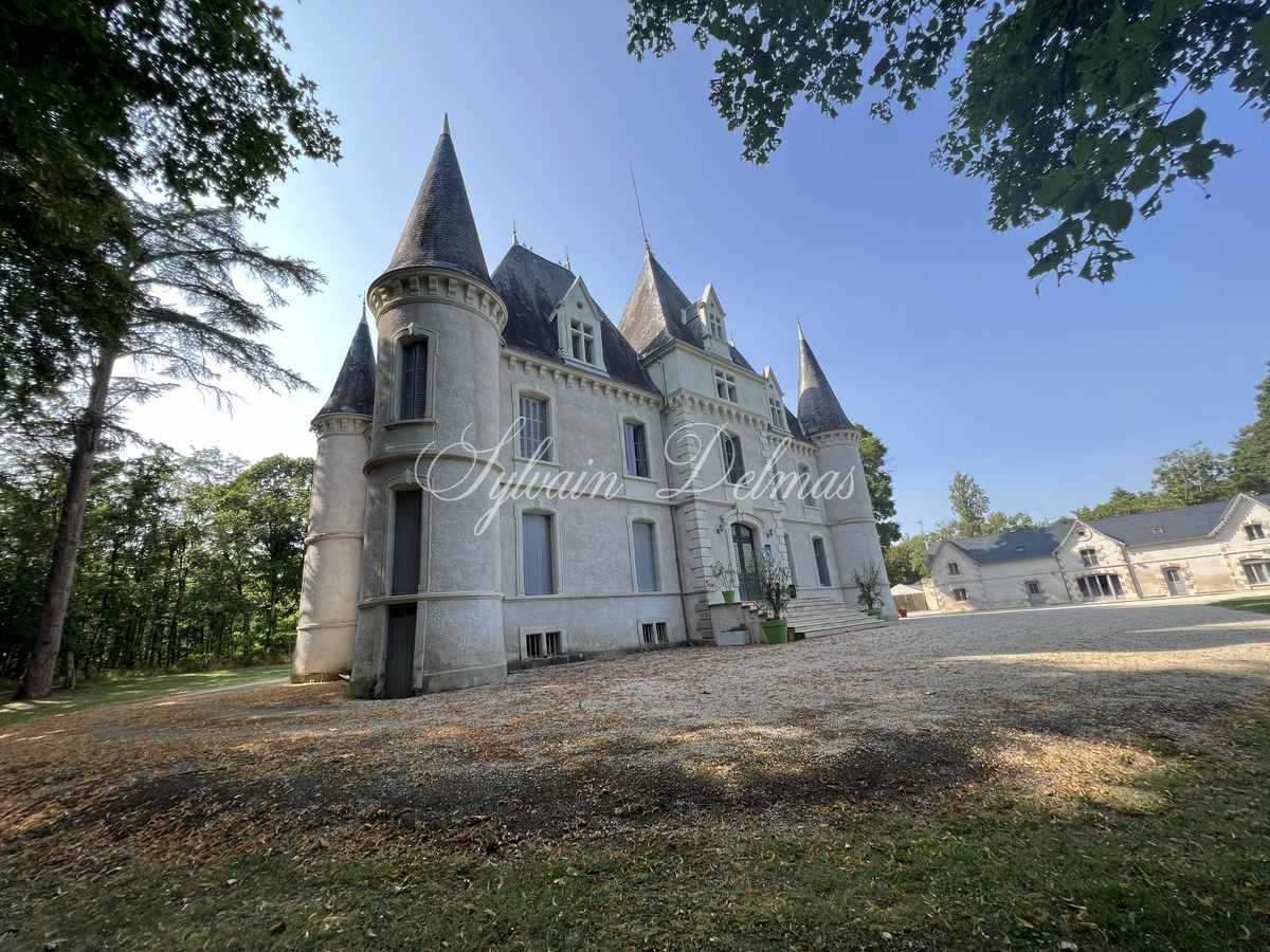 Château XIX° chambres d'hôtes et salle de réception 400M²