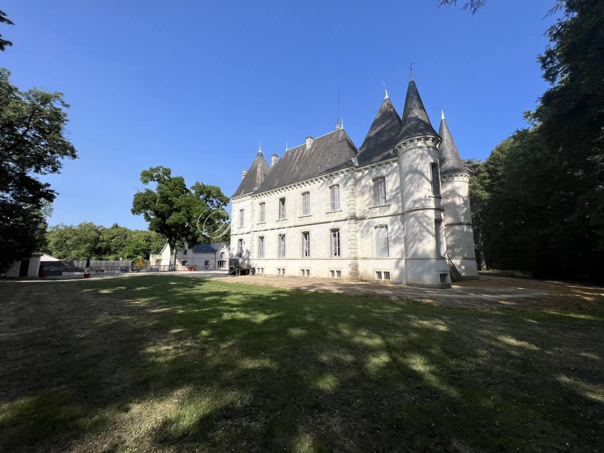 Château XIX° chambres d'hôtes et salle de réception 400M²