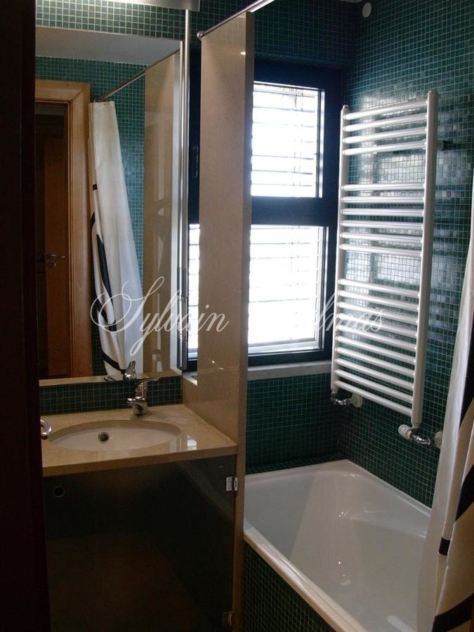 Appartement d'exception — UNIQUE A SAISIR APPARTEMENT T4 FROND DE MER A LISBONNE
