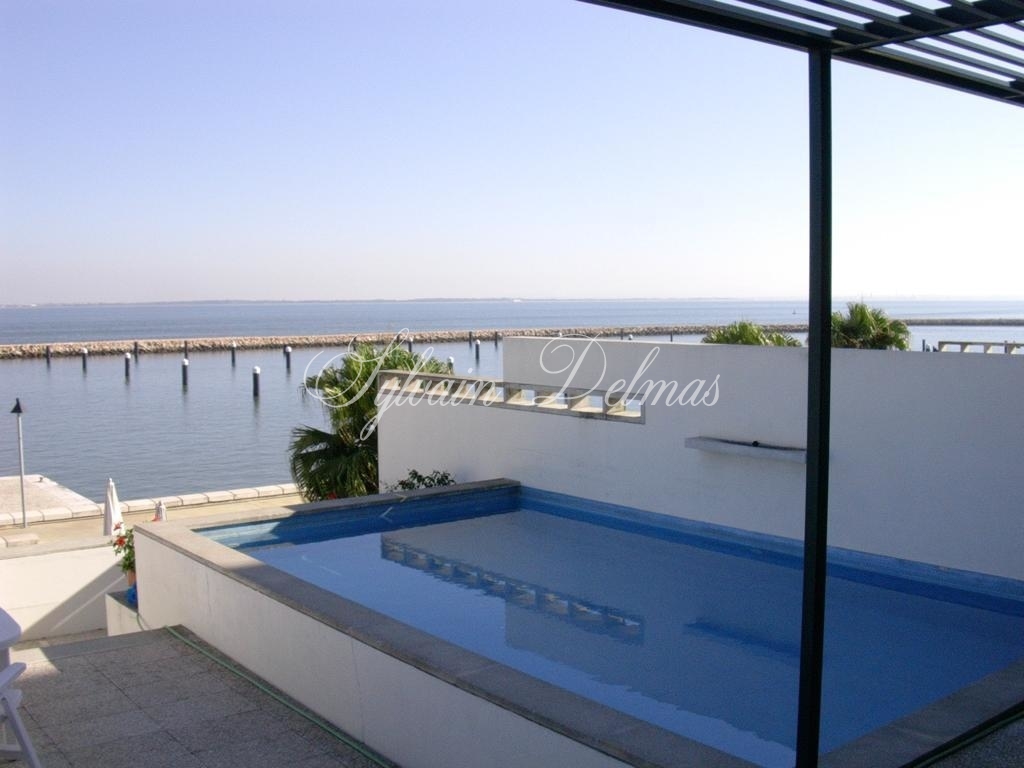 Appartement d'exception — UNIQUE A SAISIR APPARTEMENT T4 FROND DE MER A LISBONNE