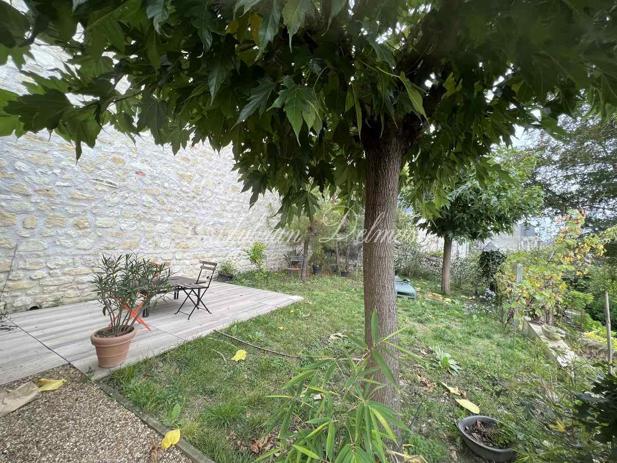 Maison contemporaine de 320M² et 500M² de jardin proche quartier Cathédrale