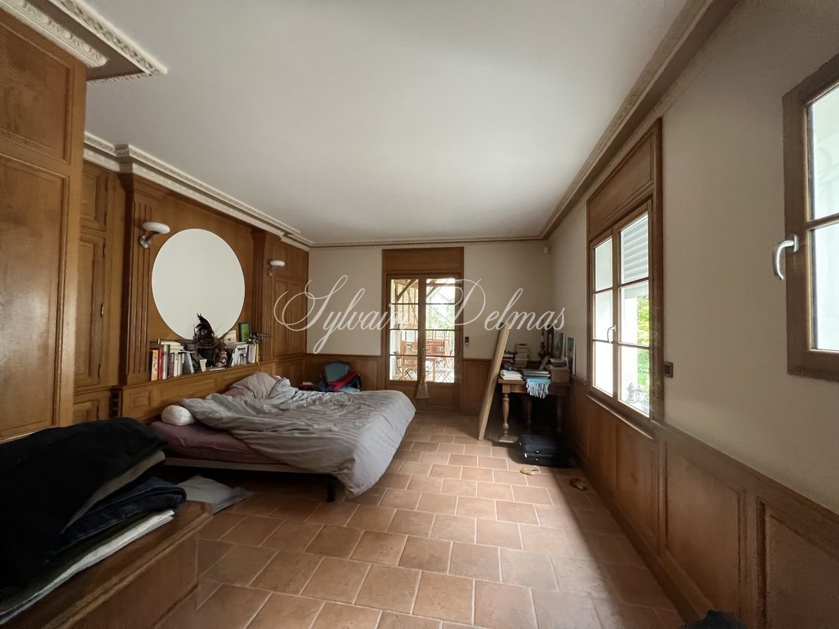 Maison contemporaine de 320M² et 500M² de jardin proche quartier Cathédrale