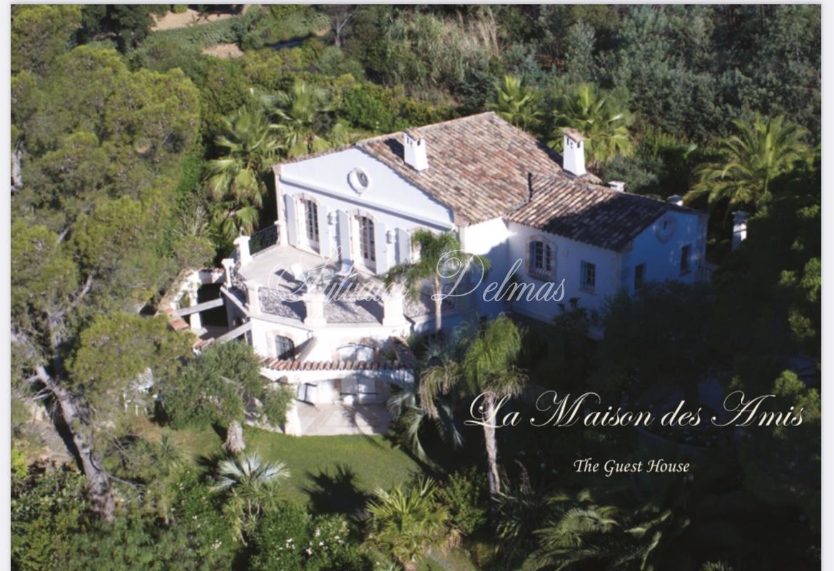 FABULEUX MANOIR FRONT DE MER A GRIMAUD
