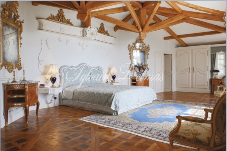 FABULEUX MANOIR FRONT DE MER A GRIMAUD