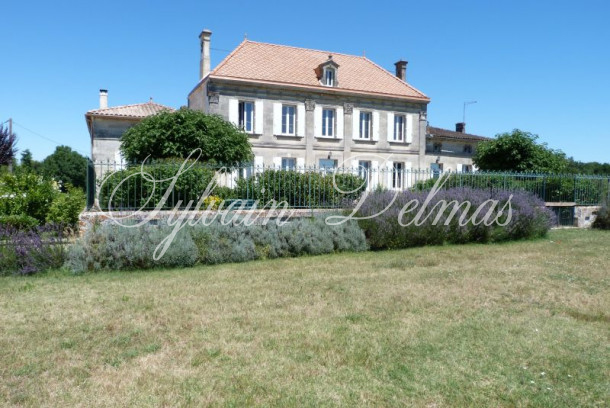Propriété viticole — Château XIX° gîtes, chambres d'hôtes et vignoble dans le Bordelais.