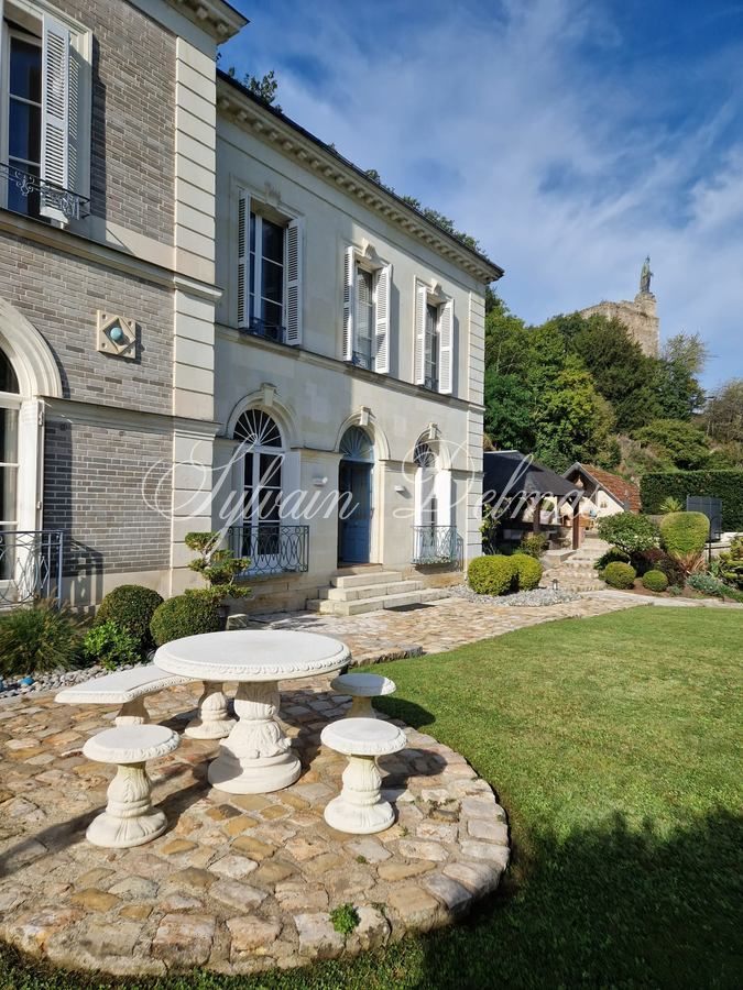 Maison de maître — PROPRIETE DU XIX° SURBLOMBANT L'INDRE
