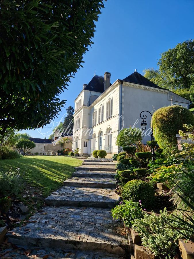 Maison de maître — PROPRIETE DU XIX° SURBLOMBANT L'INDRE