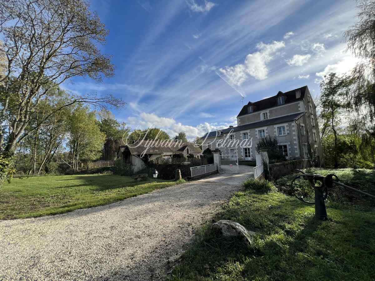 Un paradis sur terre et sur l'eau...  Moulin du XV° restauré