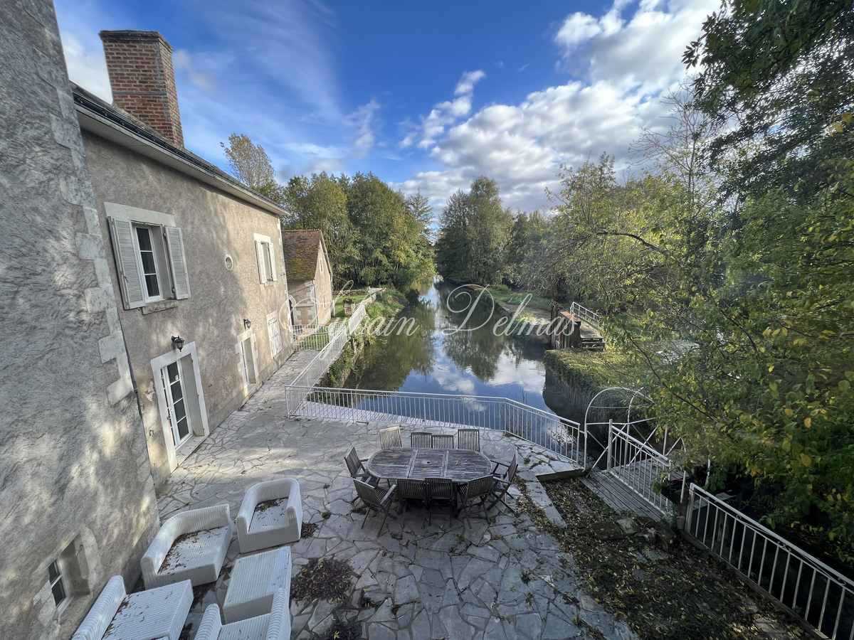 Un paradis sur terre et sur l'eau... Moulin du XV° restauré