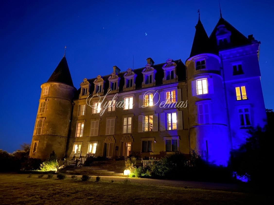 Château historique classé pittoresque 40 KM de Sancerre 2H30 de Paris