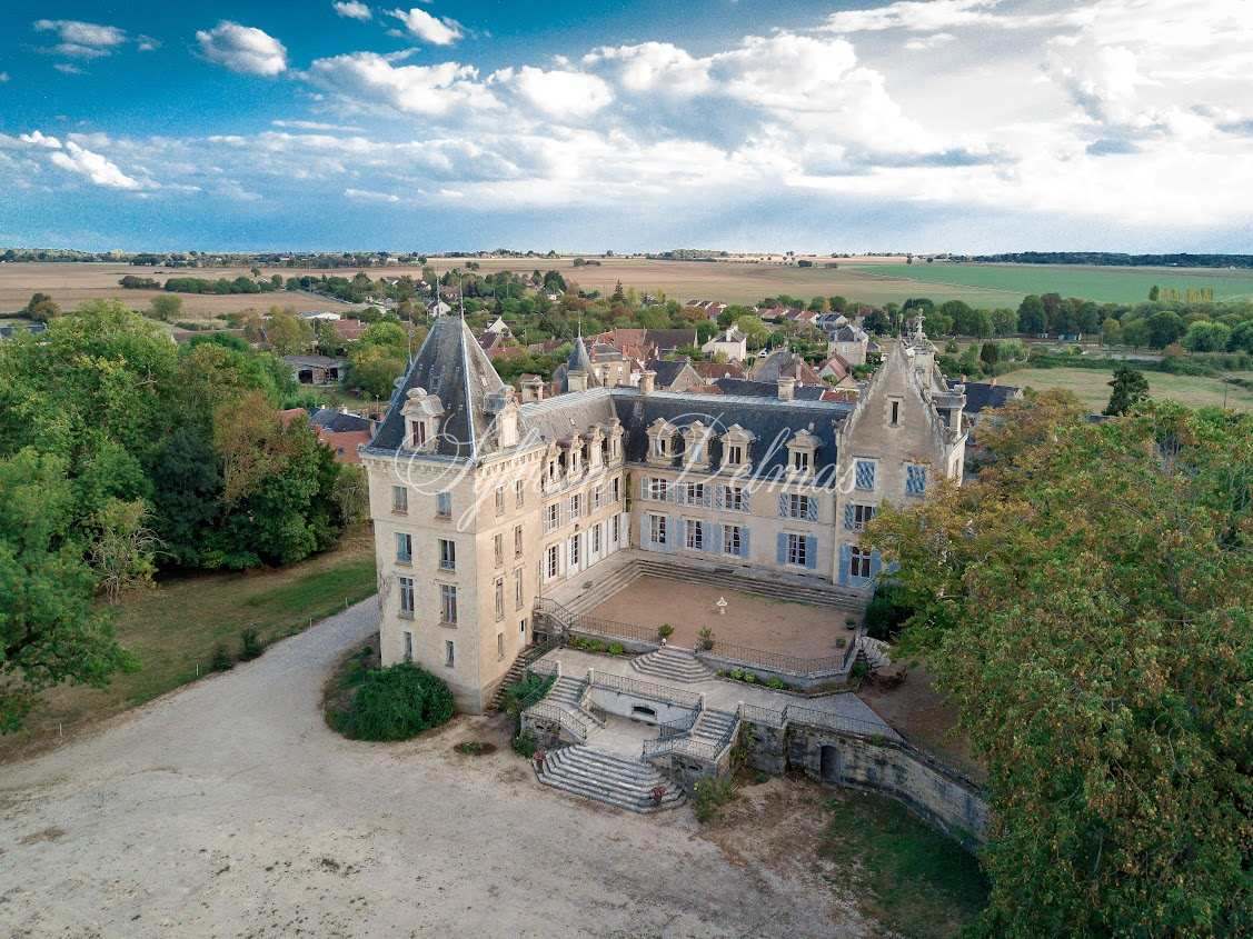 Château historique classé pittoresque 40 KM de Sancerre 2H30 de Paris