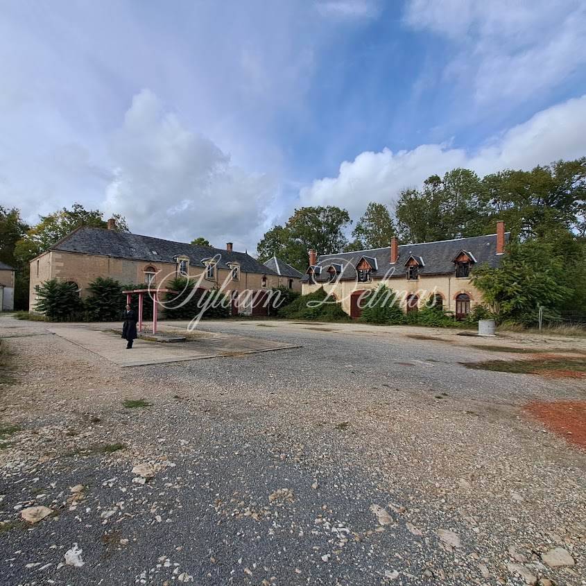 Château historique classé pittoresque 40 KM de Sancerre 2H30 de Paris