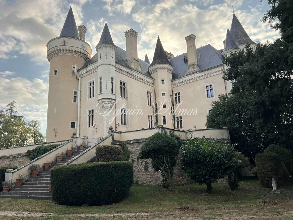 Majestueux château dans l'Indre