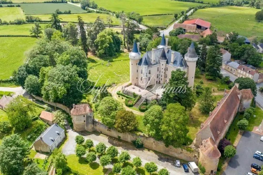 Majestueux château dans l'Indre