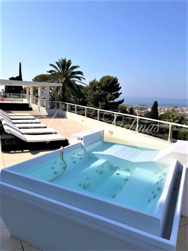 VILLA D'EXCEPTION A CANNES